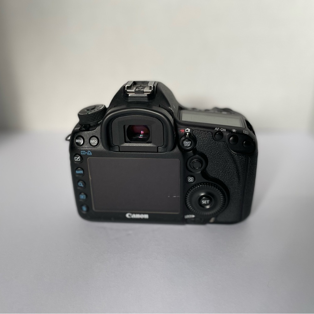 Canon 5d MkIII camera - Picture 3 of 7